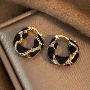 Elegant Black and Gold Hoop Earrings